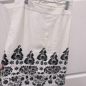 Ann Taylor LOFT Petite White Skirt w/ Black Floral Border Print